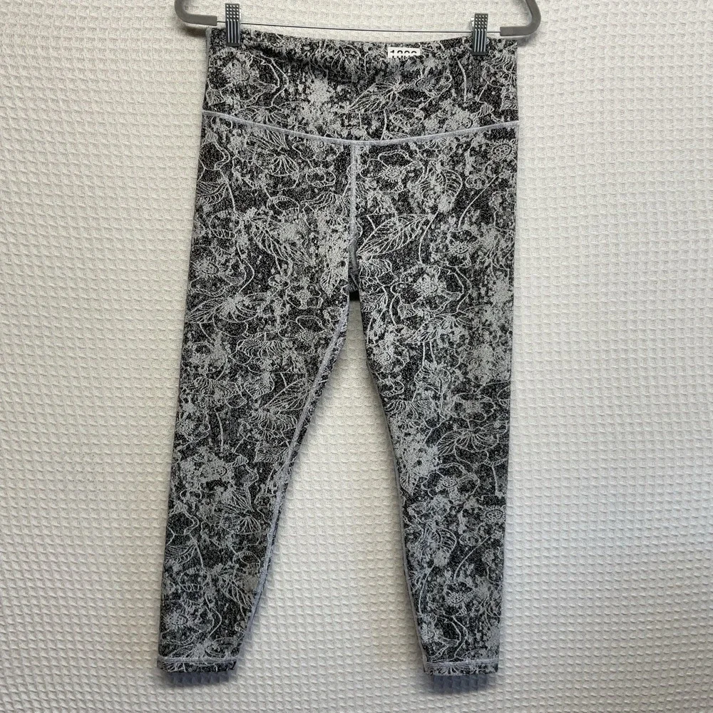 Athleta Large Black White Floral Elation‎ Graffiti 7/8 Tight Leggings Athleisure